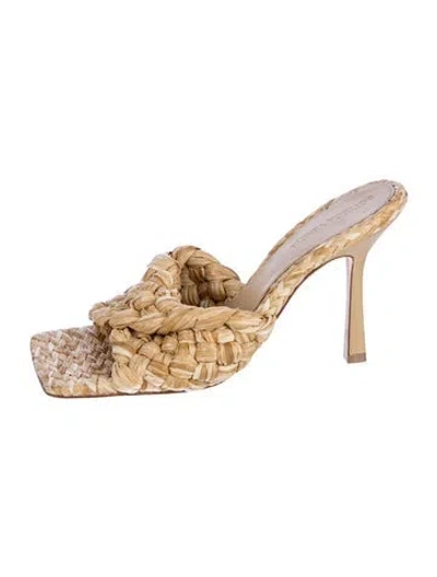 Pre-owned Bottega Veneta Raffia Slides In Neutral