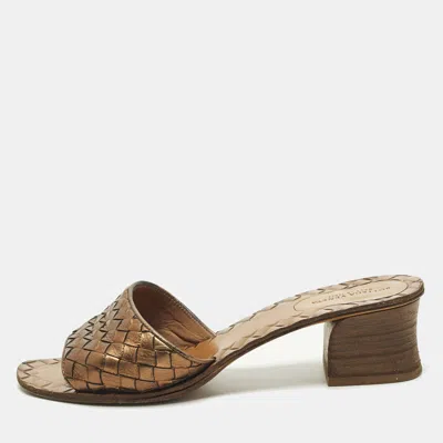 Pre-owned Bottega Veneta Ravello Size 37.5 Gold Intrecciato Leather Slide Sandals