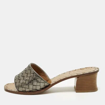 Pre-owned Bottega Veneta Ravello Size 38 Metallic Intrecciato Leather Slide Sandals In Silver