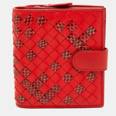 Pre-owned Bottega Veneta Red Intrecciato Leather And Snakeskin Leather Compact Wallet