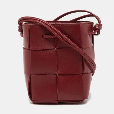 Pre-owned Bottega Veneta Red Intreccio Leather Mini Cassette Bucket Bag