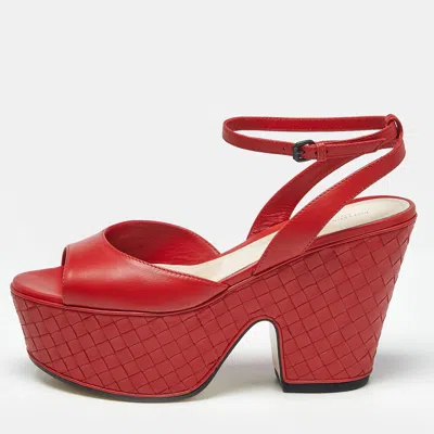 Pre-owned Bottega Veneta Red Leather Intrecciato Platform Sandals Size 39
