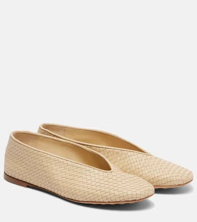 Bottega Veneta Rosa Intrecciato Leather Ballet Flats In Neutral