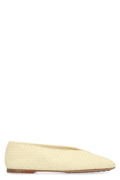 Bottega Veneta Rosa Lambskin Leather Ballerinas In Neutral