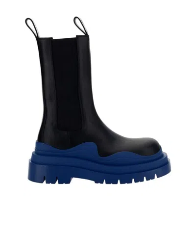 Bottega Veneta Round-headed Chelsea Boots In Black