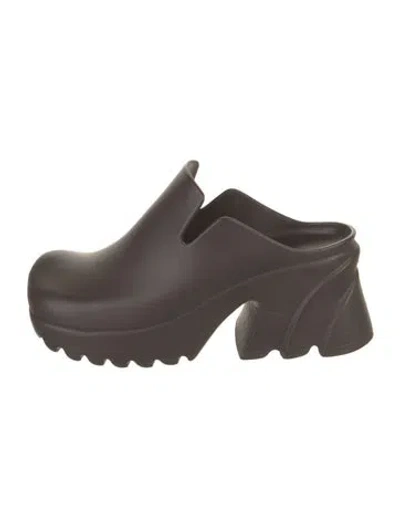 Pre-owned Bottega Veneta Rubber Mules In Brown