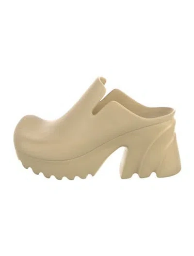 Pre-owned Bottega Veneta Rubber Mules In Neutral