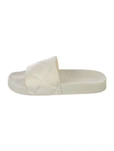 Pre-owned Bottega Veneta Rubber Patterned Slides In White