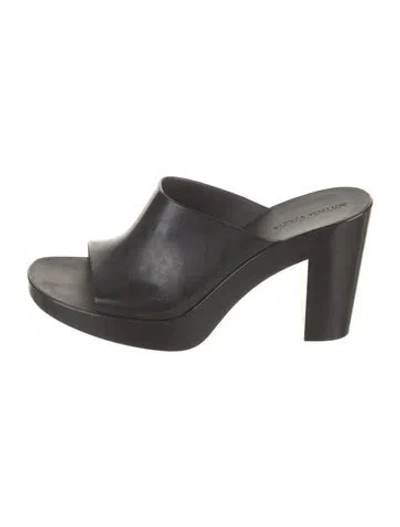 Pre-owned Bottega Veneta Rubber Slides In Black