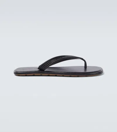 Bottega Veneta Sampieri Rubber Thong Flat Sole Slippers In Black