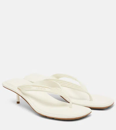 Bottega Veneta Sampieri Kitten Rubber Thong Sandals In Metallic