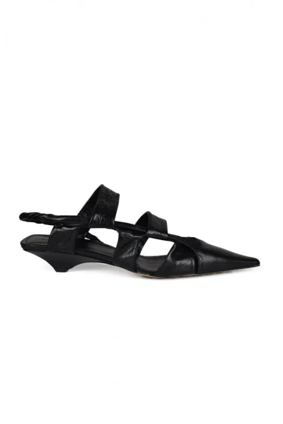 Bottega Veneta Sandals Bv Point In Black