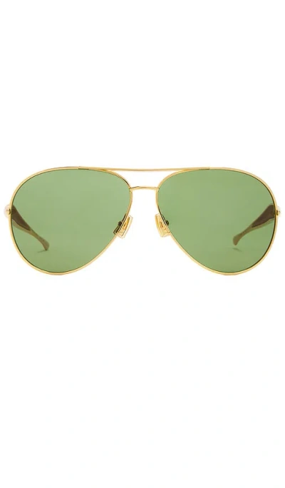 Bottega Veneta Sardine Pilot Sunglasses In 金色