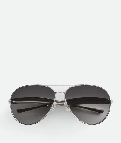 Bottega Veneta Sardine Aviator Sonnenbrille In Silver/silver/grey