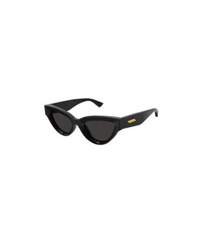 Bottega Veneta Sharp Cat-eye Sunglasses In Black