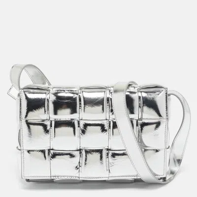 Pre-owned Bottega Veneta Silver Leather Intrecciato Cassette Padded Shoulder Bag