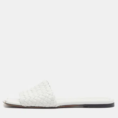 Pre-owned Bottega Veneta Size 38.5 White Woven Leather Flat Slide