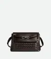 Bottega Veneta Kleine Andiamo Messenger Bag In Fondant