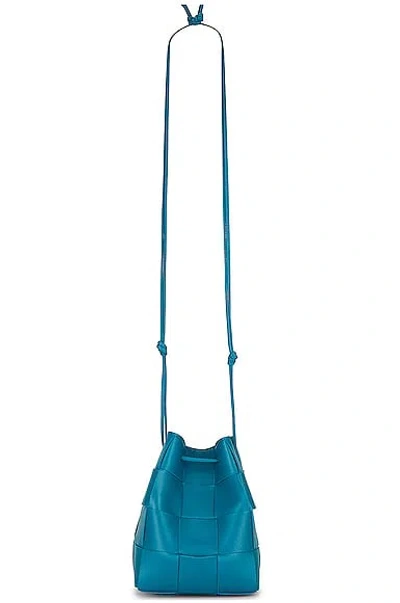 Bottega Veneta Small Crossbody Bucket Bag In Blueprint & Gold