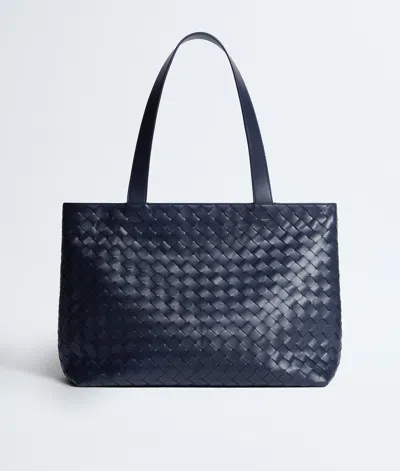 Bottega Veneta Small Intrecciato Zipped Tote In Blue