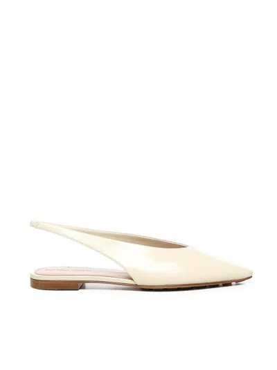 Bottega Veneta Sofia Slingback Ballet Pumps In Shiny Calfskin Leather In White