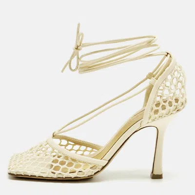 Pre-owned Bottega Veneta Strech Size 35.5 Cream Knit Fabric And Leather Ankle Tie Pumps In White