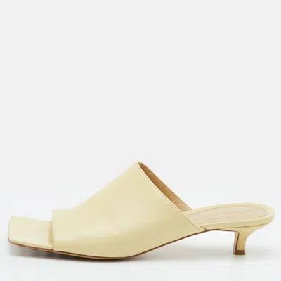 Pre-owned Bottega Veneta Stretch Size 40 Light Yellow Leather Square Toe Slide Sandals