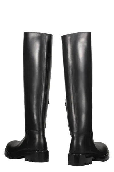 Bottega Veneta Strut Leather Boots In Black