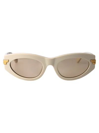 Bottega Veneta Sunglasses In 007 White White Brown