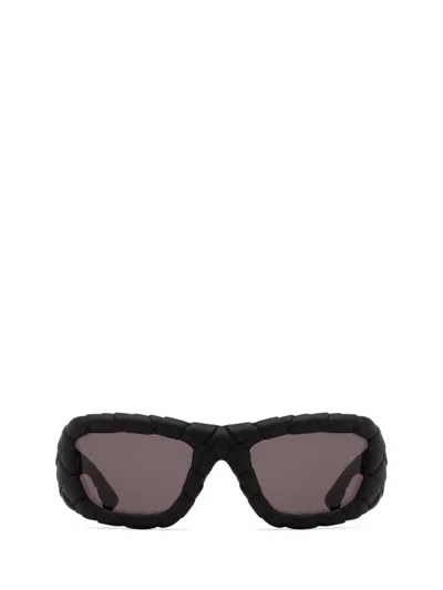 Bottega Veneta Intrecciato Wrap Sunglasses In Black