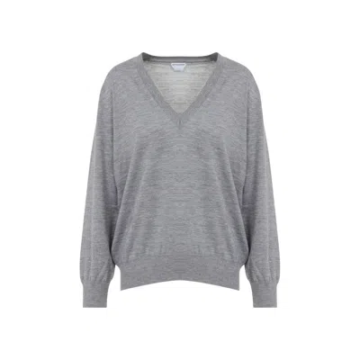 Bottega Veneta V Neck Cashmere Sweater For Women In Grey