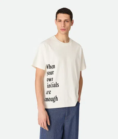 Bottega Veneta T-shirt Aus Pima Baumwolljersey Mit Kampagnen-print In Gray