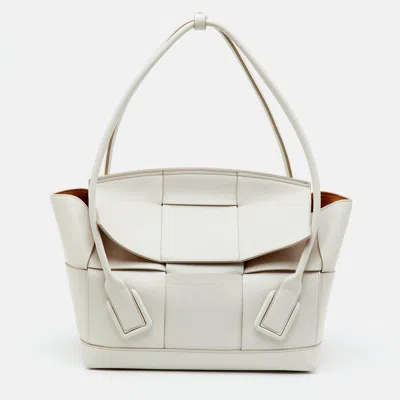 Pre-owned Bottega Veneta The Arco White Maxi Intrecciato Leather Tote