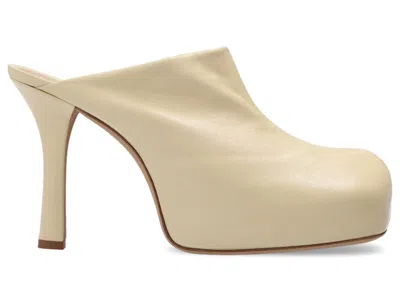 Pre-owned Bottega Veneta The Bold Square Toe Leather Platform Mule Cream (women's) Sneakers In Beige