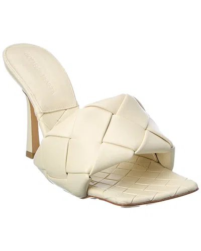 Bottega Veneta The Lido Intrecciato Leather Sandal In Neutral