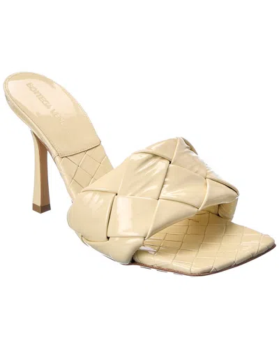 Bottega Veneta The Lido Intrecciato Patent Sandal In Yellow
