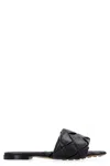 Bottega Veneta The Lido Leather Flat Sandals In Black