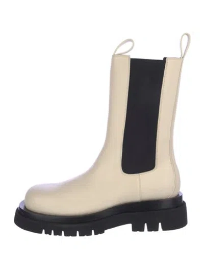 Pre-owned Bottega Veneta The Lug Chelsea Leather Chelsea Boots In White
