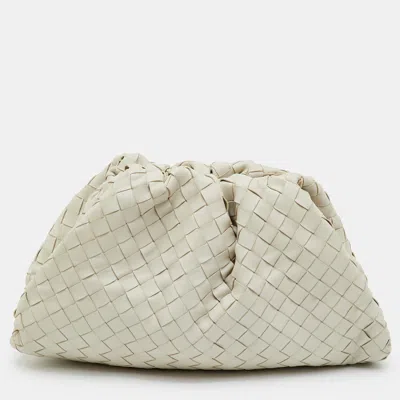 Pre-owned Bottega Veneta The Oversized Pouch White Intrecciato Leather Clutch
