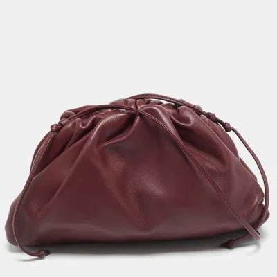 Pre-owned Bottega Veneta The Pouch Mini Burgundy Leather Bag