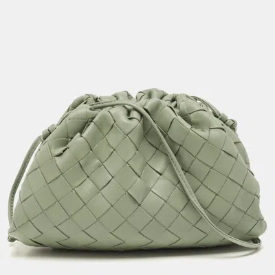 Pre-owned Bottega Veneta The Pouch Mini Light Green Intrecciato Leather Bag