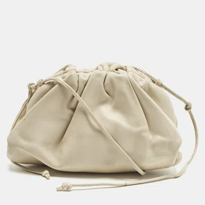 Pre-owned Bottega Veneta The Pouch Mini Off White Leather Crossbody Bag