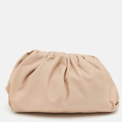 Pre-owned Bottega Veneta The Pouch Teen Beige Leather Clutch In Sand