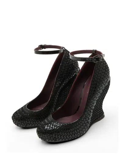 Pre-owned Bottega Veneta Thread-weave Ankle-strap Wedge Pumps In Black