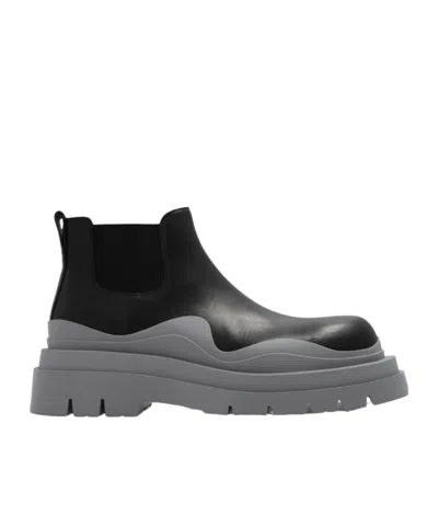 Bottega Veneta Tire Leather Chelsea Boots In Black