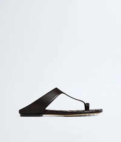 Bottega Veneta Livia Lagoon Nappa Leather Flat Toe-ring Sandals In Black