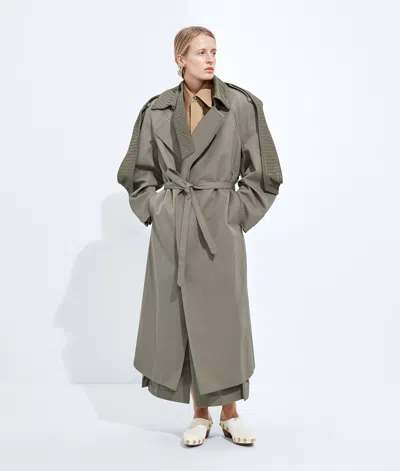 Bottega Veneta Trenchcoat Aus Baumwolle Und Seidengabardine-grau & Silberfarben In Brown