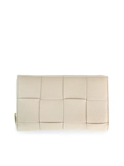Bottega Veneta Wallet With Zip In Nude & Neutrals