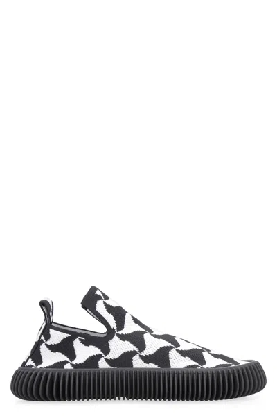 Bottega Veneta Wavy Triangle Slip-on Sneakers In Black