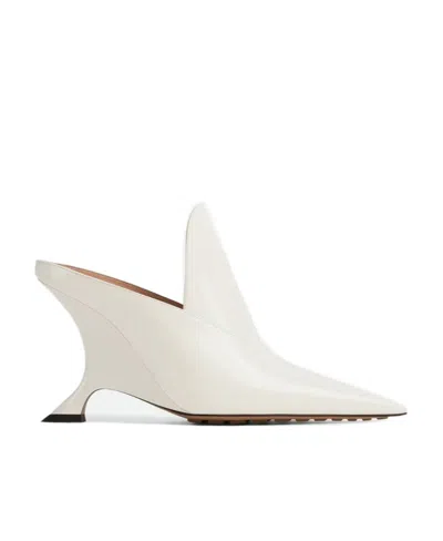 Bottega Veneta Wear High Heels With A Pointed Head. In White